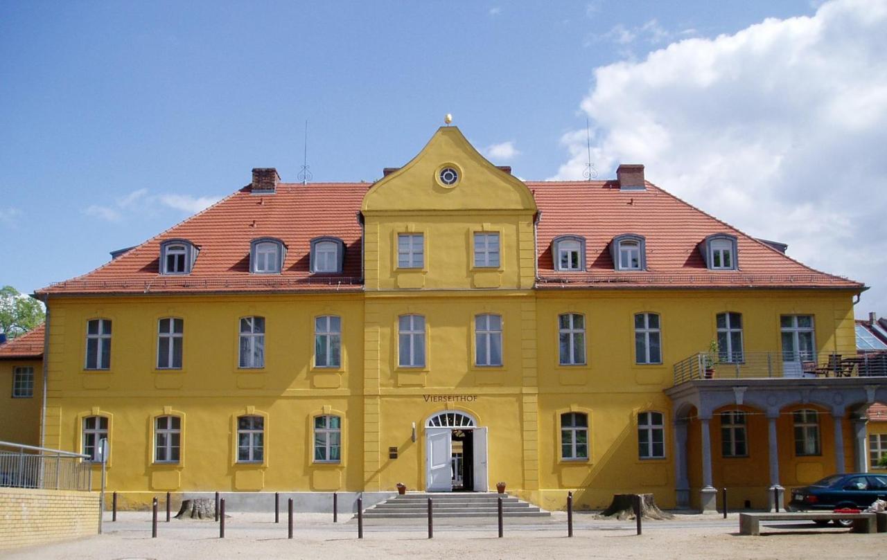 Hotel Vierseithof Luckenwalde Kültér fotó