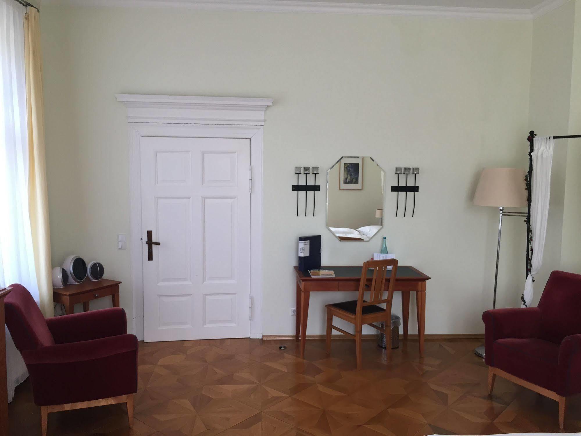 Hotel Vierseithof Luckenwalde Kültér fotó